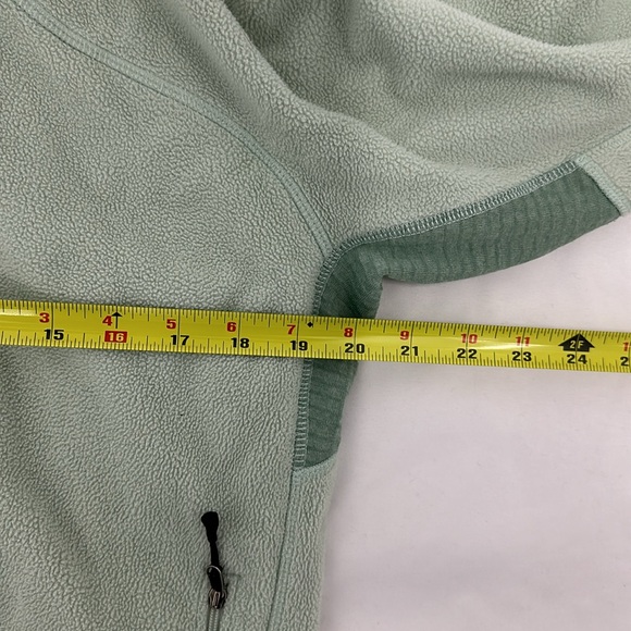 Patagonia Women's Lightweight R4® Jacket - Picture 5 of 8